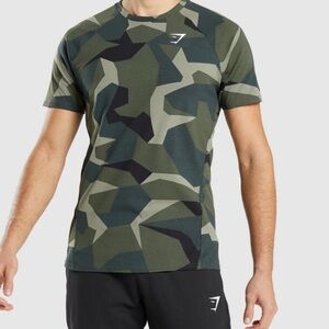 Gymshark CRITICAL T-SHIRT
Slim Fit